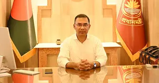 ছুটির দিনে নিজ কার্যালয়ে ব্যস্ত সময় পার করলেন প্রধানমন্ত্রী